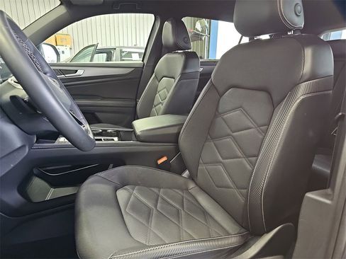 Used 2024 Volkswagen Atlas Cross Sport SE image 15