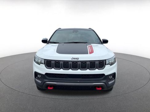 Used 2025 Jeep Compass Trailhawk AWD/4WD image 2