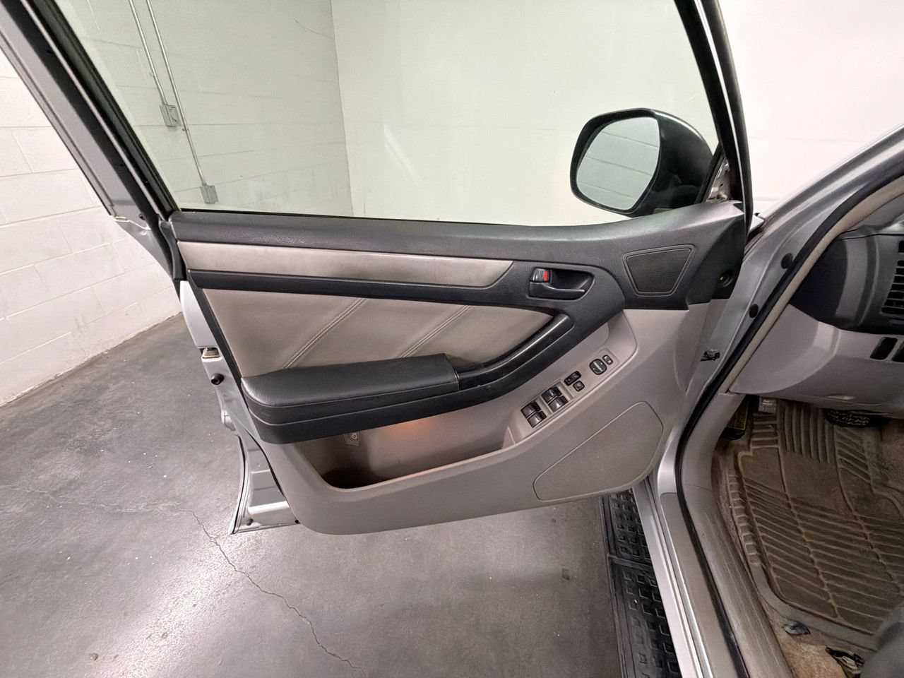 Used 2005 Toyota 4Runner SR5 RWD image 20