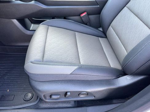 New 2026 Chevrolet Equinox LT w/ Convenience Package II image 9