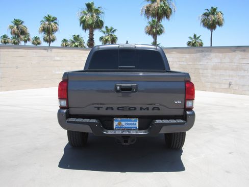 Used 2019 Toyota Tacoma TRD Off-Road AWD/4WD image 7