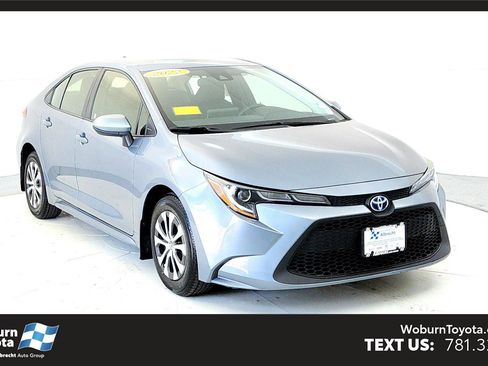 Certified 2022 Toyota Corolla LE image 1