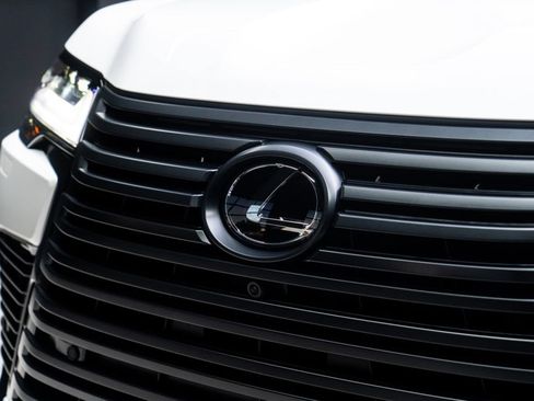 Used 2025 Lexus LX 600 4WD w/ Appearance Package image 5