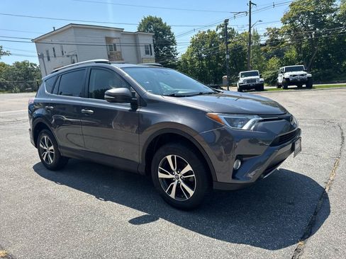 Used 2018 Toyota RAV4 XLE w/ Plus Extra Value Package AWD/4WD image 6