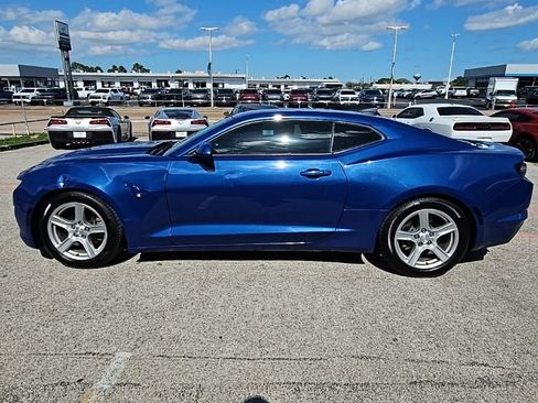Used 2019 Chevrolet Camaro LT image 4