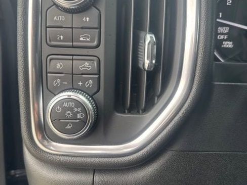 Used 2020 GMC Sierra 1500 SLT w/ SLT Convenience Package AWD/4WD image 17