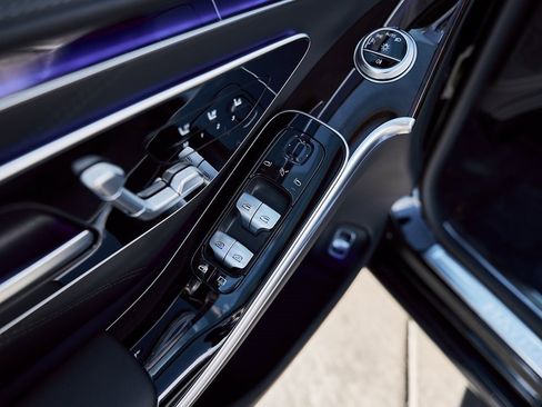 Used 2025 Mercedes-Benz Maybach S 580 Maybach S 580 image 25