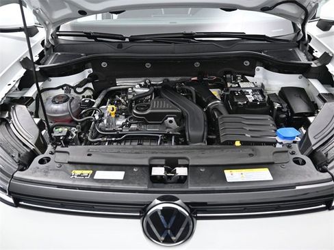 Certified 2025 Volkswagen Taos SE w/ Panoramic Sunroof Package image 35