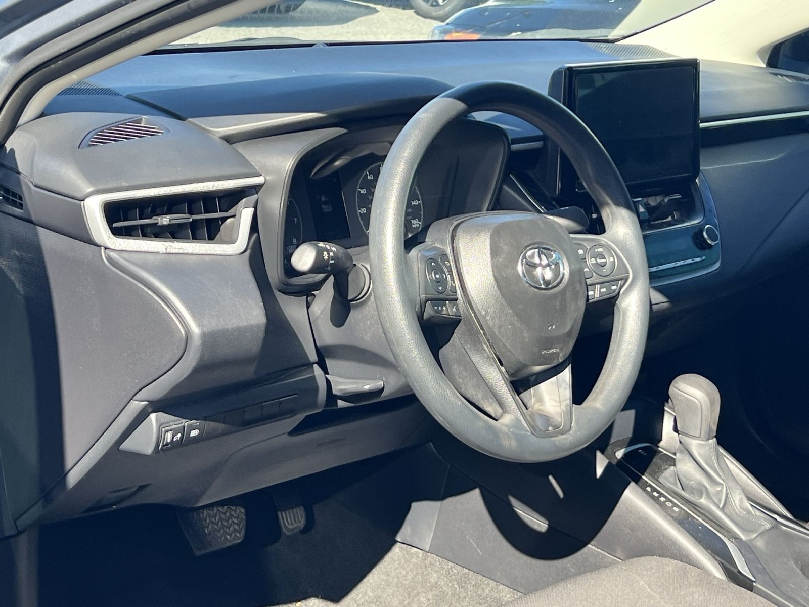 Used 2025 Toyota Corolla LE FWD image 13