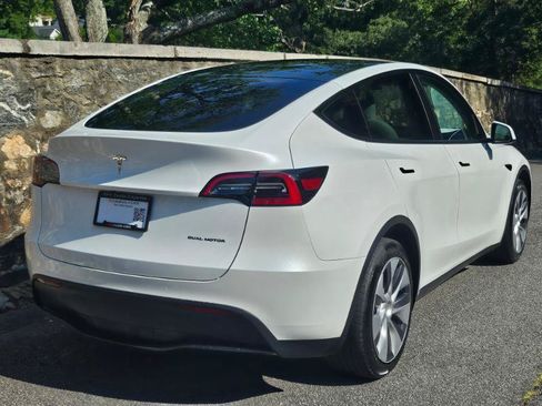 Used 2023 Tesla Model Y Long Range AWD/4WD image 10