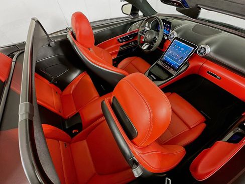 Used 2022 Mercedes-Benz SL 55 AMG 4MATIC w/ Driver Assistance Package image 25