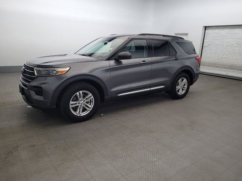 Used 2022 Ford Explorer XLT RWD image 2