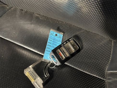 Used 2015 Kia Cadenza Premium w/ Luxury Package image 32