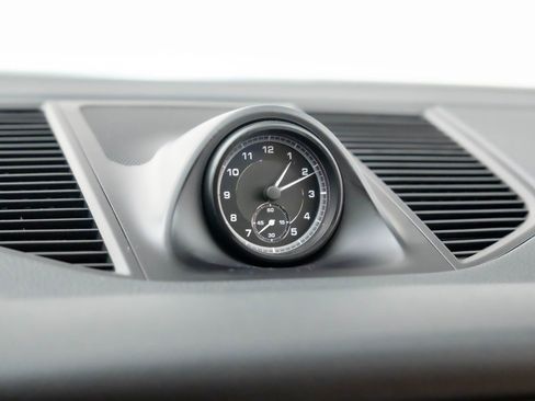 Certified 2022 Porsche Macan S image 26