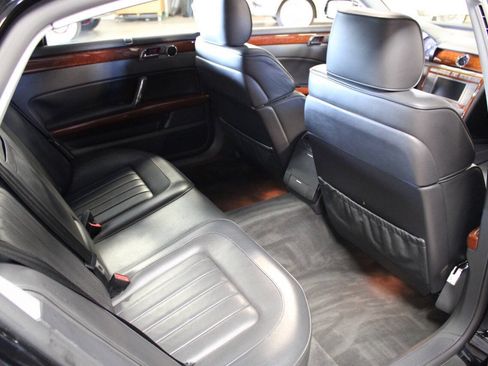 Used 2004 Volkswagen Phaeton V8 AWD/4WD image 30