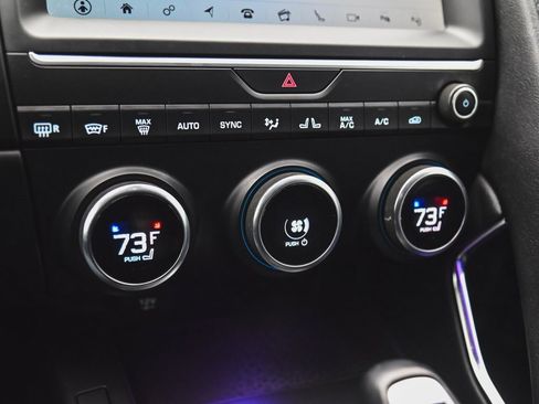 Used 2020 Jaguar E-PACE SE image 24