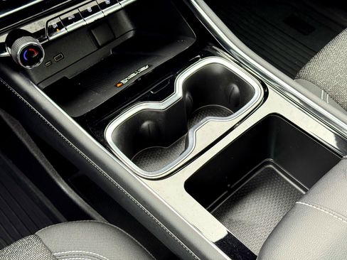 Used 2025 Chevrolet Traverse LT w/ Sun and Wheel Package image 28