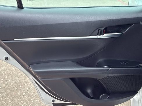 Used 2018 Toyota Camry LE FWD image 17