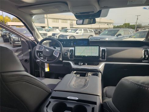 New 2025 Ford Expedition Max Platinum w/ Driver's Package image 26