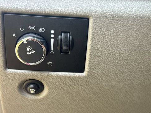 Used 2013 Jeep Grand Cherokee Laredo AWD/4WD image 37