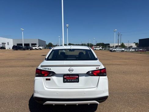 New 2025 Nissan Versa SR w/ Trunk Package image 3