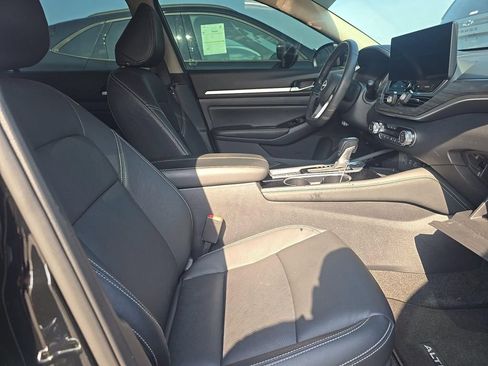 Used 2025 Nissan Altima 2.5 SL FWD image 6