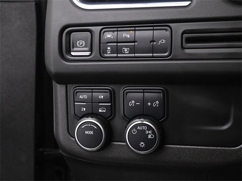 Used 2022 Chevrolet Suburban RST w/ Luxury Package image 43