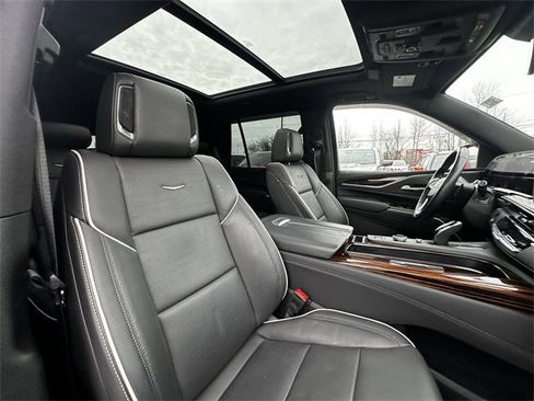 Used 2023 Cadillac Escalade Premium Luxury image 34