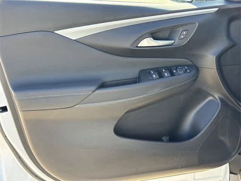 Used 2025 Buick Envista Preferred image 8