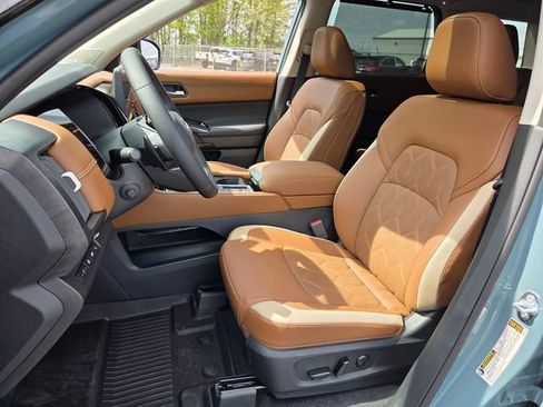 New 2026 Nissan Pathfinder Platinum FWD image 9