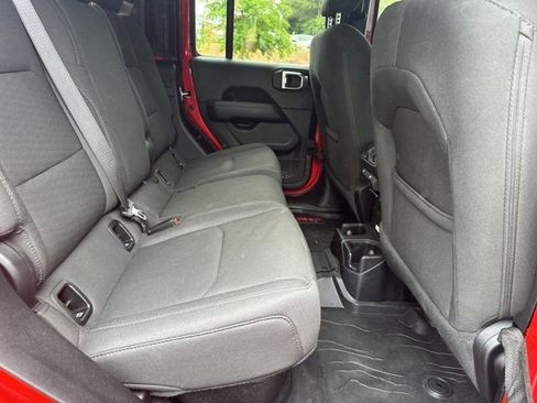 Used 2020 Jeep Gladiator Overland w/ Safety Group AWD/4WD image 17