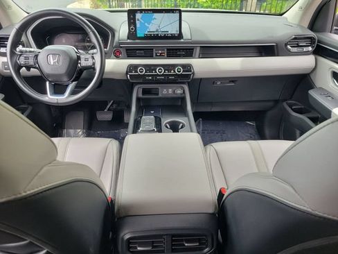 Used 2025 Honda Pilot Touring image 15