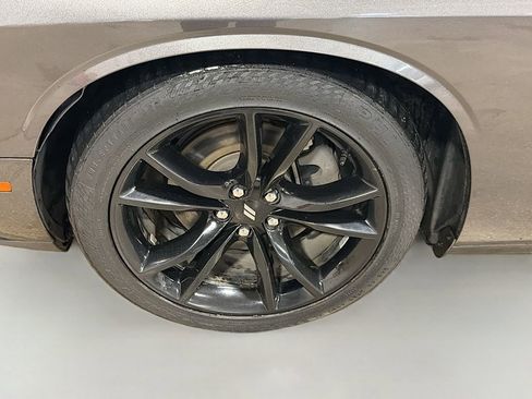 Used 2017 Dodge Challenger R/T w/ Blacktop Package image 28