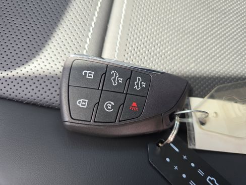 New 2025 GMC Sierra EV Denali image 38