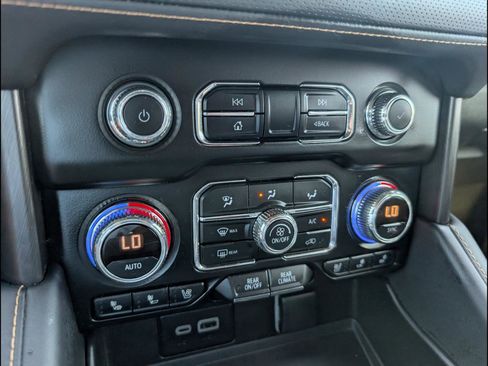 Used 2023 GMC Yukon AT4 w/ AT4 Premium Plus Package AWD/4WD image 21