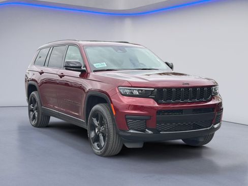 Used 2025 Jeep Grand Cherokee L Altitude AWD/4WD image 10