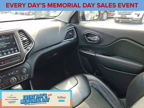 Used 2020 Jeep Cherokee Trailhawk w/ Cold Weather Group AWD/4WD image 16