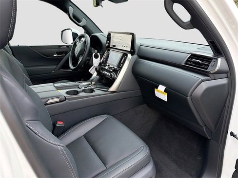 New 2026 Lexus LX 700h Luxury image 15