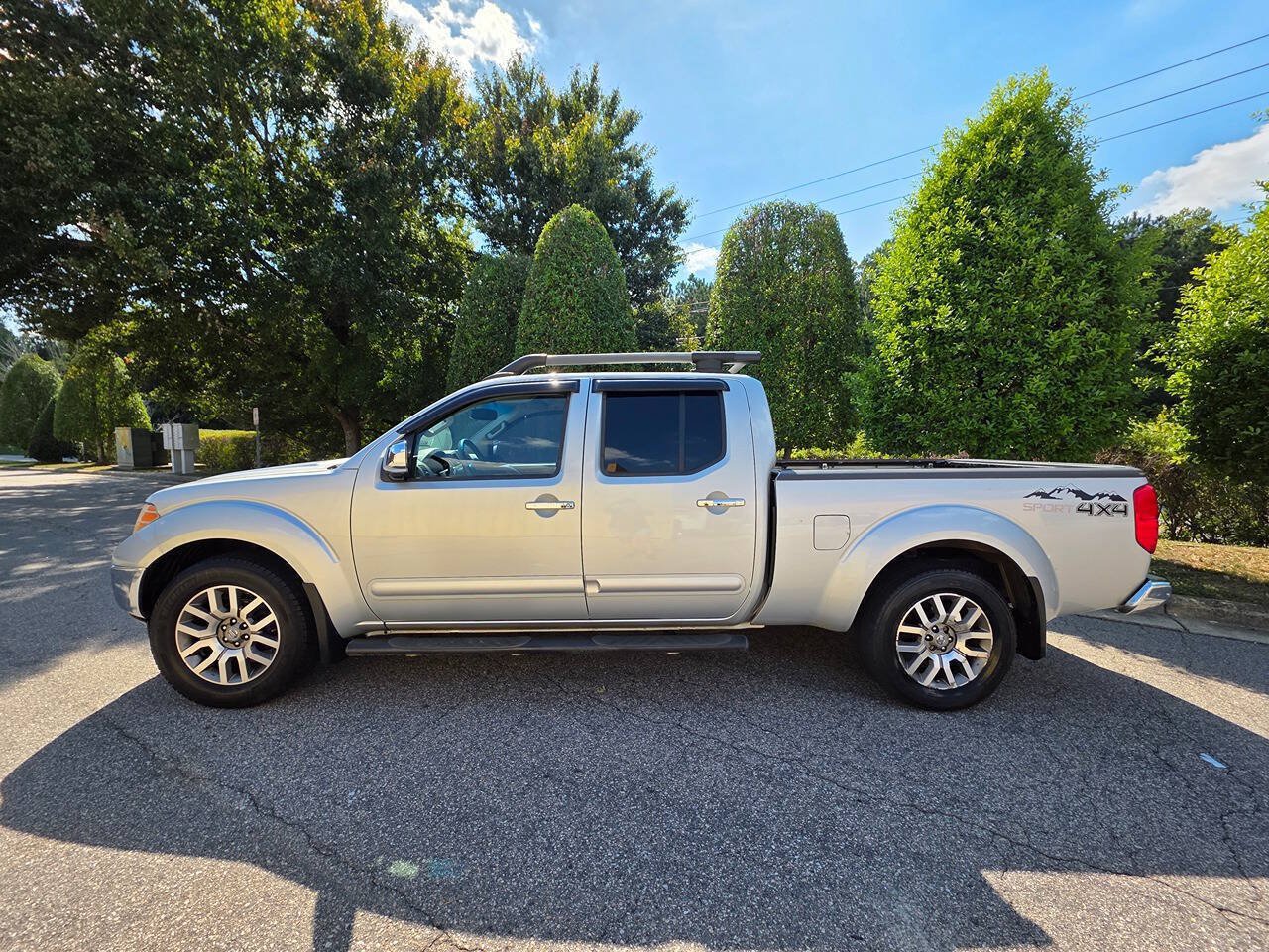 Used 2013 Nissan Frontier SL w/ Moonroof Pkg AWD/4WD image 2
