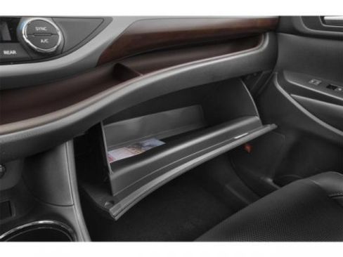 Used 2015 Toyota Highlander XLE AWD/4WD image 16