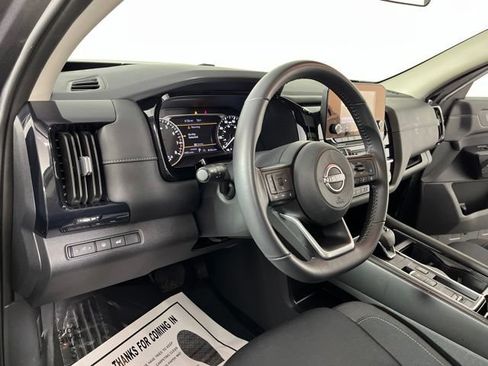 Used 2025 Nissan Pathfinder SV w/ SV Premium Package FWD image 18