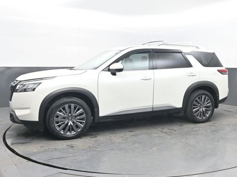 Certified 2024 Nissan Pathfinder SL w/ SL Premium Package image 4