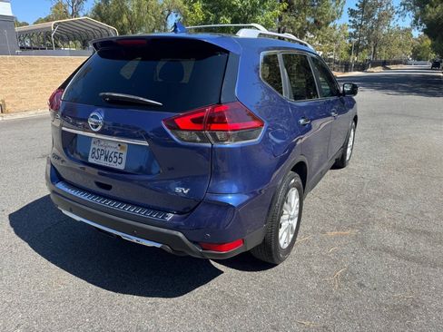 Used 2020 Nissan Rogue SV FWD image 3