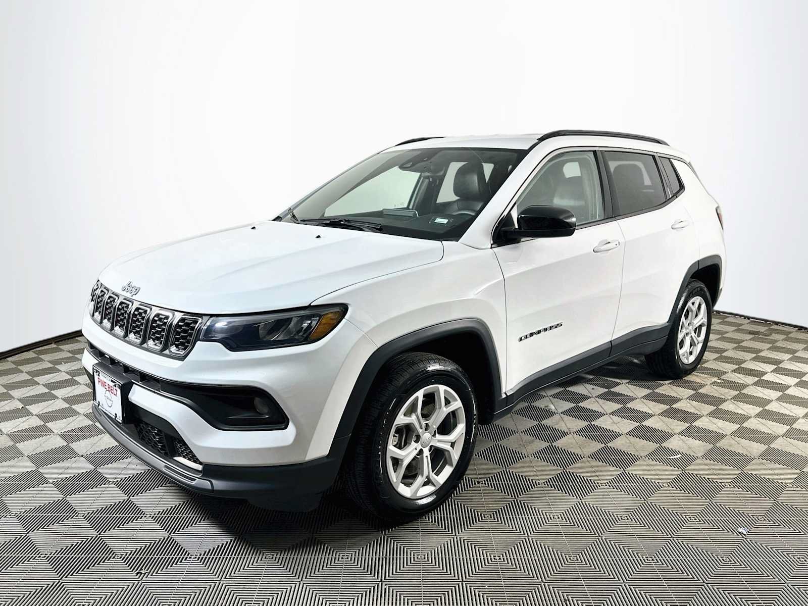 Used 2024 Jeep Compass Latitude AWD/4WD image 1