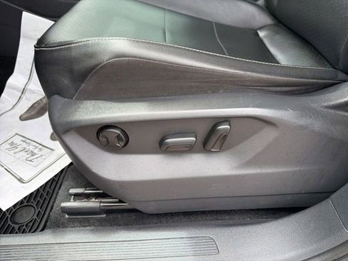 Used 2018 Volkswagen Tiguan SE w/ Panoramic Sunroof Package AWD/4WD image 11