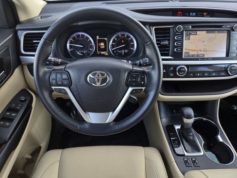 Certified 2019 Toyota Highlander XLE image 13