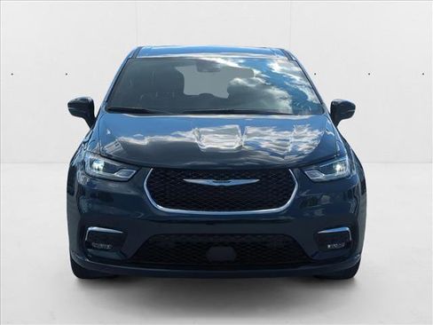 New 2025 Chrysler Pacifica Select w/ Uconnect Theater Family Group image 6