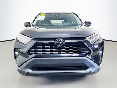 Used 2021 Toyota RAV4 XLE w/ Convenience Package FWD image 11