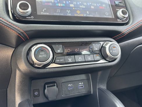 Used 2025 Nissan Versa SR FWD image 24