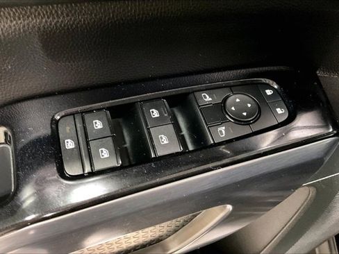 Used 2025 Nissan Pathfinder SL AWD/4WD image 40